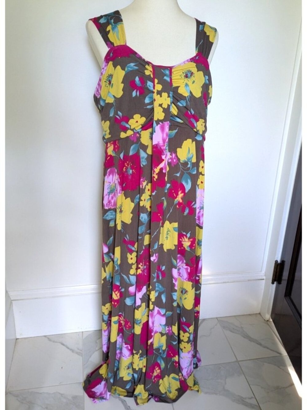 Motto Bold Floral Maxi Dress Size 1X Sleeveless Wide Straps Yellow Pink on Brown